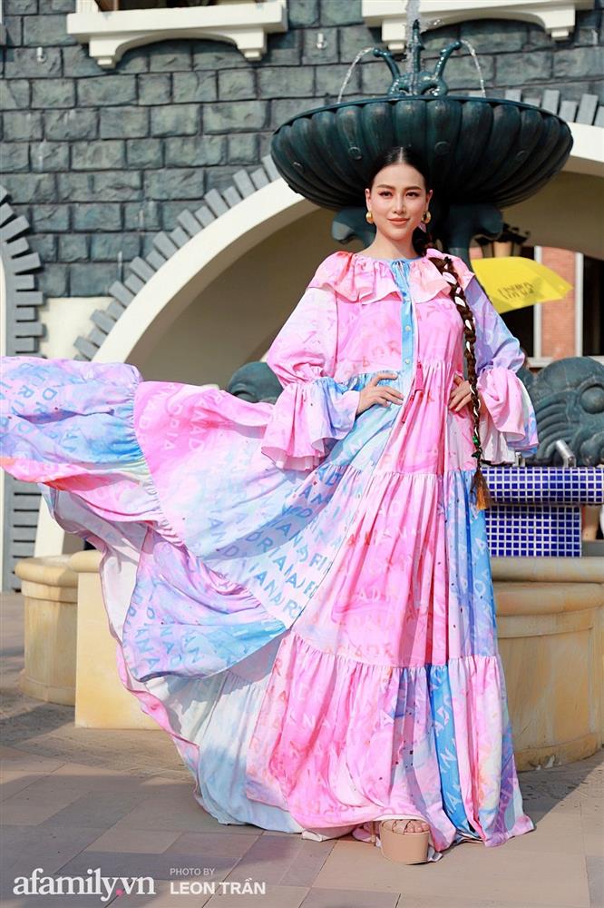 Mẹ bỉm sữa Đông Nhi hở bạo đến mấy cũng không thể hot bằng vòng 3 cong đến khó hiểu của Ngọc Trinh-17