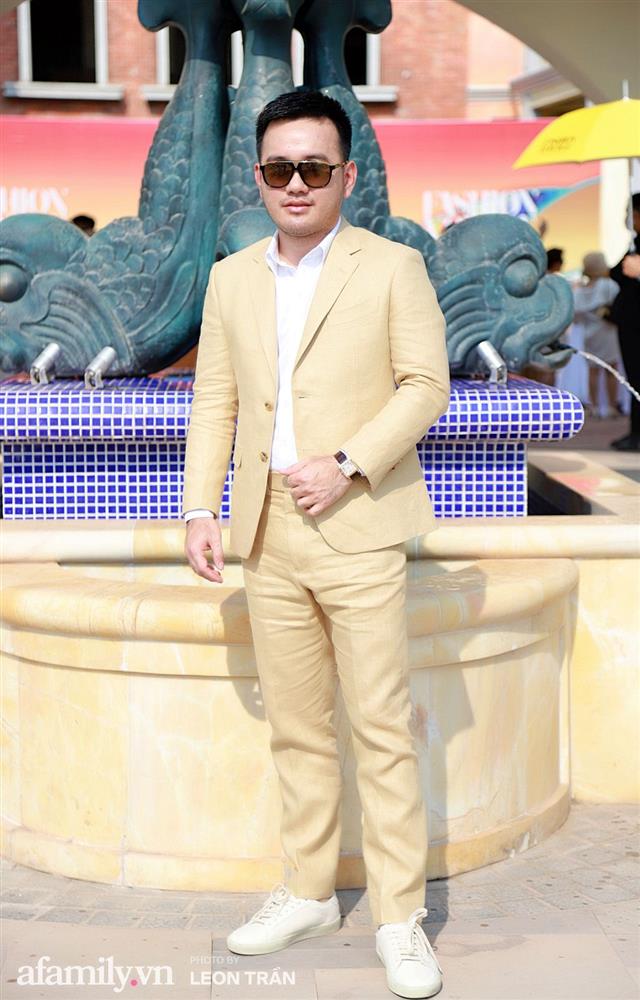 Mẹ bỉm sữa Đông Nhi hở bạo đến mấy cũng không thể hot bằng vòng 3 cong đến khó hiểu của Ngọc Trinh-20