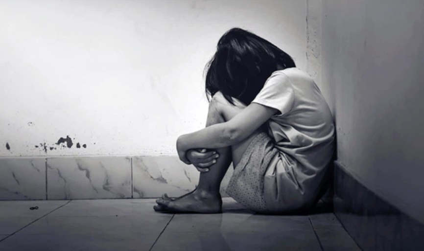 Xem đoạn clip nóng phát tán trên MXH, cha chết lặng khi nhận ra con gái hơn 3 tuổi của mình, tình tiết câu chuyện gây căm phẫn-1