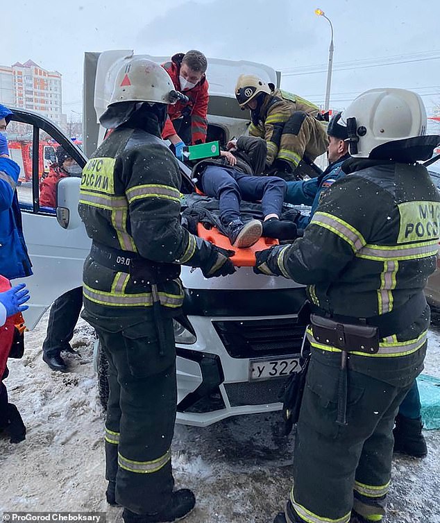 Video: Bé trai 11 tuổi rơi từ tầng 25 chung cư xuống vẫn sống sót thần kỳ, cảnh hiện trường cho thấy điều kỳ diệu không tưởng-2