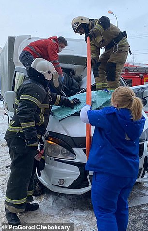 Video: Bé trai 11 tuổi rơi từ tầng 25 chung cư xuống vẫn sống sót thần kỳ, cảnh hiện trường cho thấy điều kỳ diệu không tưởng-4