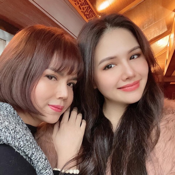 Nàng dâu hào môn khoe ảnh mẹ 29 năm trước, hoá ra thần thái phu nhân cũng là nhờ di truyền cả-4