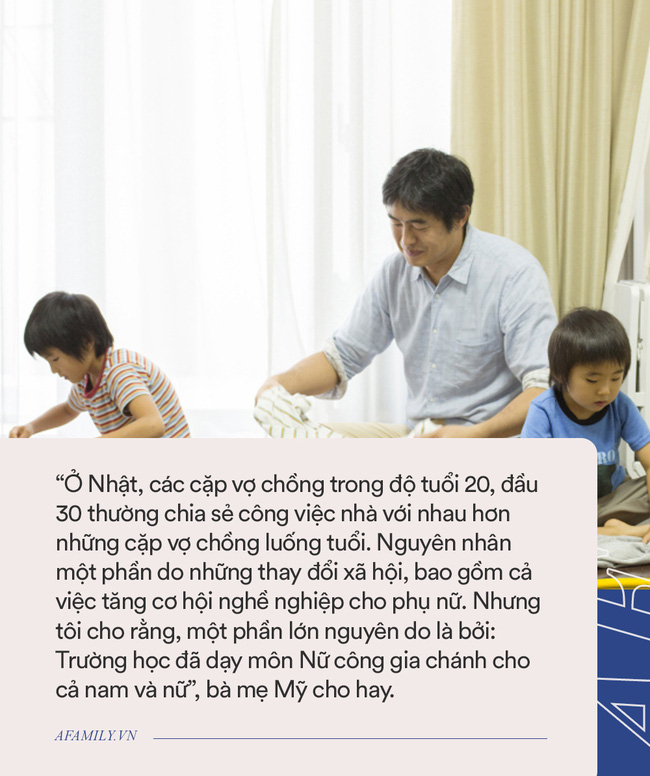 Đưa con trai đến lớp, bà mẹ tình cờ đi theo một phụ huynh khác và phát hiện ra môn học lạ đang được giảng dạy tại trường-3