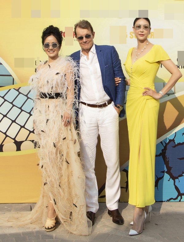 Hồng Nhung lên đồ trẻ trung đụng độ Hà Tăng: Khoe được dáng nuột nhưng vẫn mất điểm vì phụ kiện-1