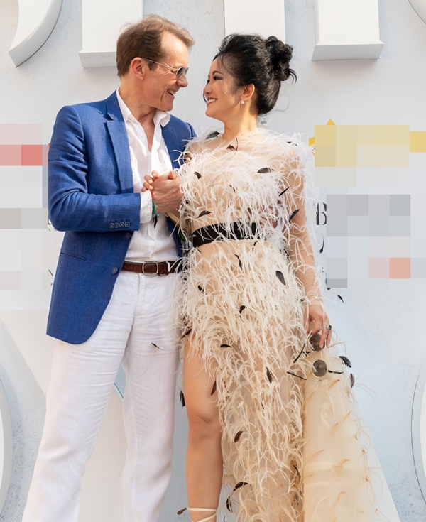 Hồng Nhung lên đồ trẻ trung đụng độ Hà Tăng: Khoe được dáng nuột nhưng vẫn mất điểm vì phụ kiện-3