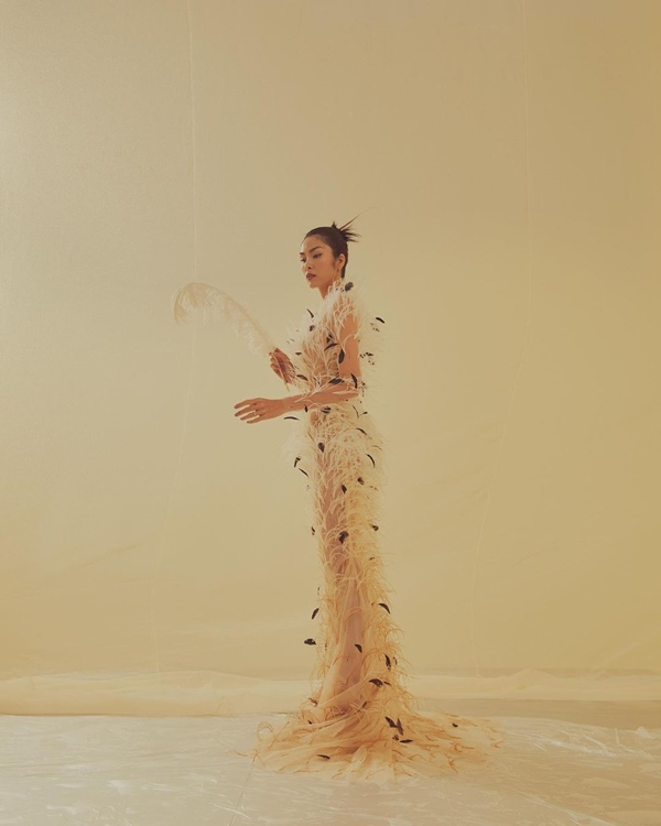 Hồng Nhung lên đồ trẻ trung đụng độ Hà Tăng: Khoe được dáng nuột nhưng vẫn mất điểm vì phụ kiện-6