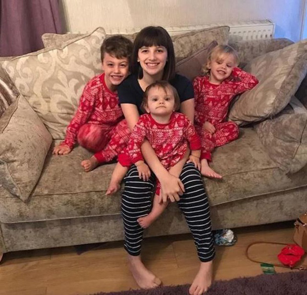 Bé sơ sinh từng gây bão MXH với gương mặt gắt gỏng, hờn dỗi cả thế giới 2 năm sau giờ ra sao?-1