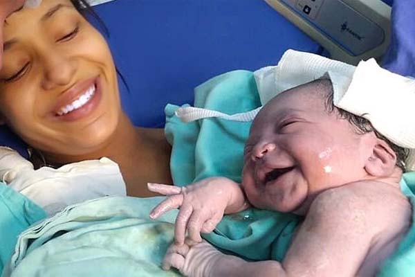 Mặc quần áo cho con nên tránh những màu sắc này để khỏi bị muỗi đốt-4