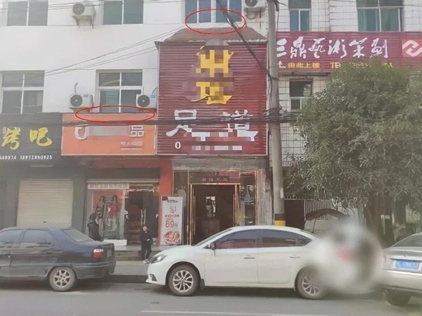 Đi massage kích dục chưa thoả, gã đàn ông tìm cách ngủ lại để giở trò đồi bại với cô lao công rồi nhận về cái kết bi thảm-1