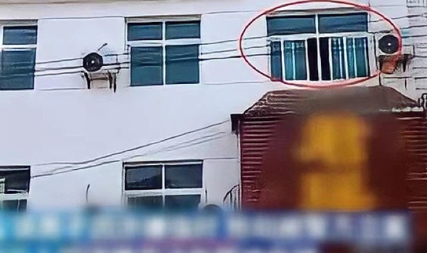 Đi massage kích dục chưa thoả, gã đàn ông tìm cách ngủ lại để giở trò đồi bại với cô lao công rồi nhận về cái kết bi thảm-5