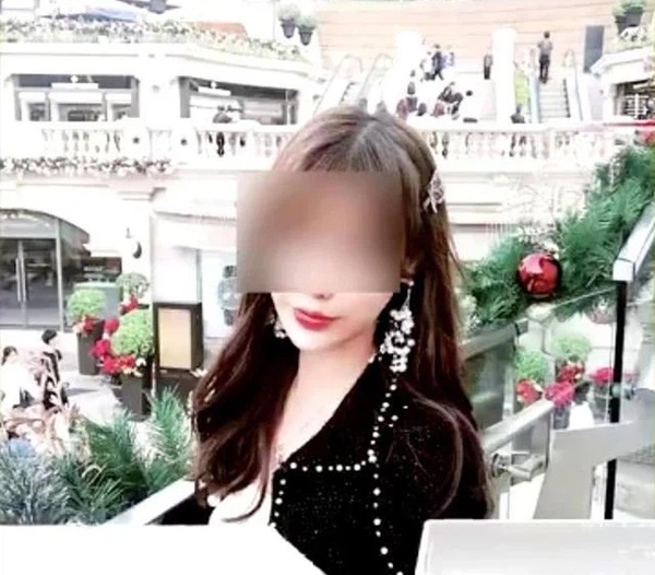 Không hài lòng với nhan sắc hiện tại, cô gái nhờ đến phẫu thuật thẩm mỹ để rồi trở thành người thiểu năng, trí tuệ chỉ như đứa trẻ 1 tuổi-1