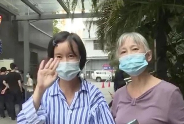 Không hài lòng với nhan sắc hiện tại, cô gái nhờ đến phẫu thuật thẩm mỹ để rồi trở thành người thiểu năng, trí tuệ chỉ như đứa trẻ 1 tuổi-3