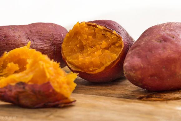 Khi mua khoai lang nên chọn củ to hay củ nhỏ? Lão nông dạy bạn 3 mẹo nhỏ, khoai lang mua về sẽ mềm và ngọt-2