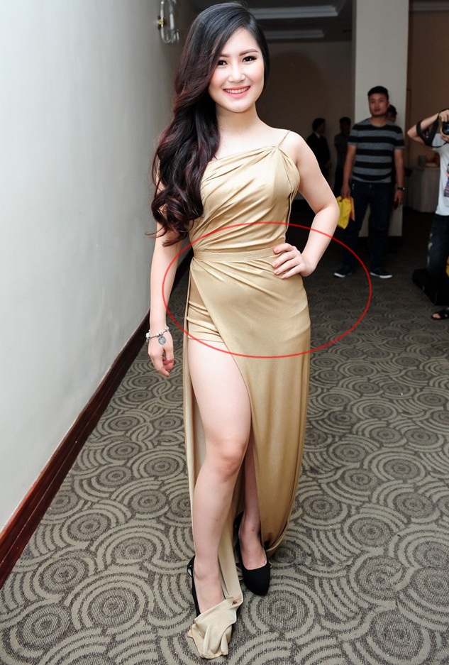 Diễm My 9X, Hồ Ngọc Hà lộ bụng lùm lùm vì chọn sai váy-9