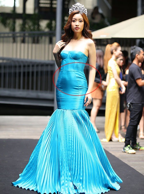 Diễm My 9X, Hồ Ngọc Hà lộ bụng lùm lùm vì chọn sai váy-10