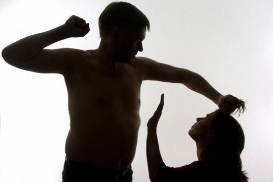 Đàn ông vũ phu, ưa bạo lực gia đình có 4 đặc điểm tiềm ẩn, 2 trong số đó rất nguy hiểm, phụ nữ hãy thật tỉnh táo để không lấy nhầm người!