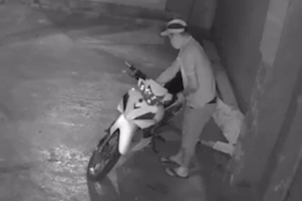 Trộm xe máy trong 10 giây-1