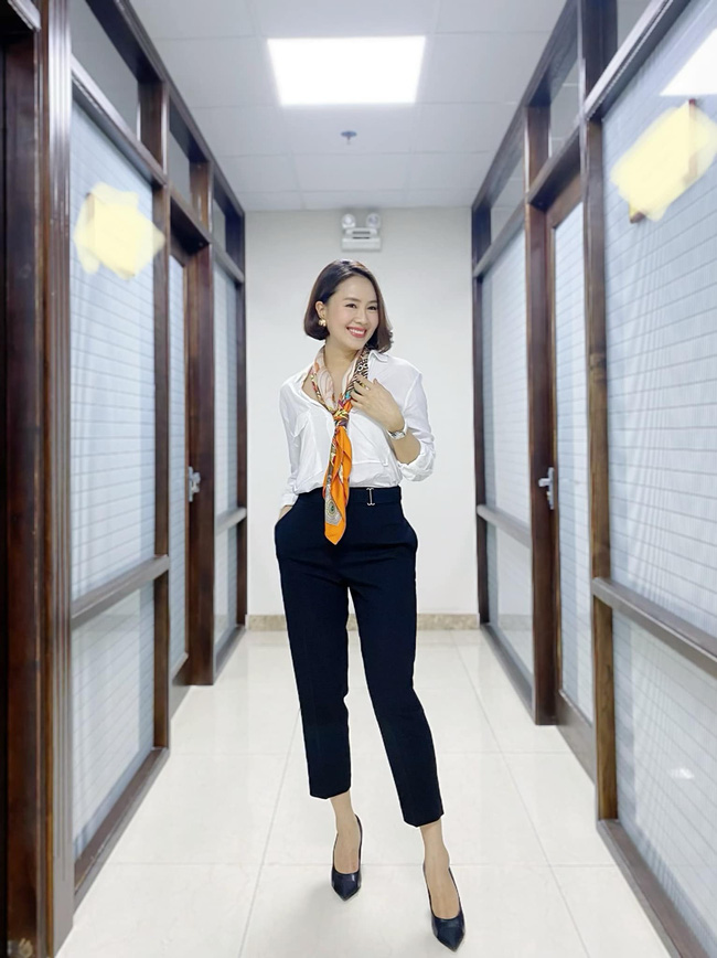 Hồng Diễm có loạt outfit chuẩn công sở mà vẫn cực trẻ xinh, chị em học theo để ghi trọn điểm thanh lịch-5