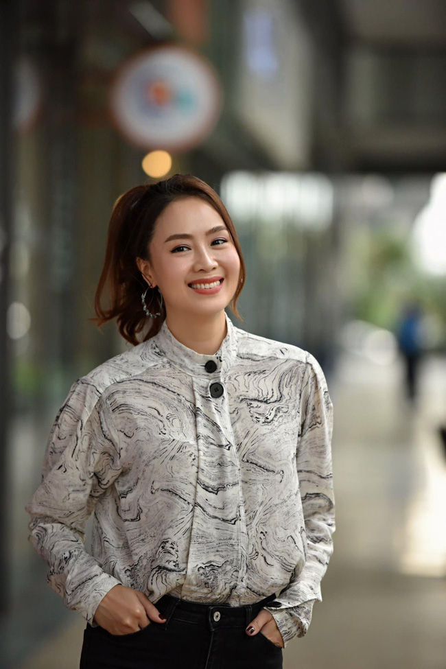 Hồng Diễm có loạt outfit chuẩn công sở mà vẫn cực trẻ xinh, chị em học theo để ghi trọn điểm thanh lịch-10