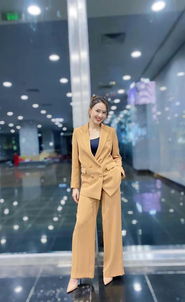 Hồng Diễm có loạt outfit chuẩn công sở mà vẫn cực trẻ xinh, chị em học theo để ghi trọn điểm thanh lịch-9