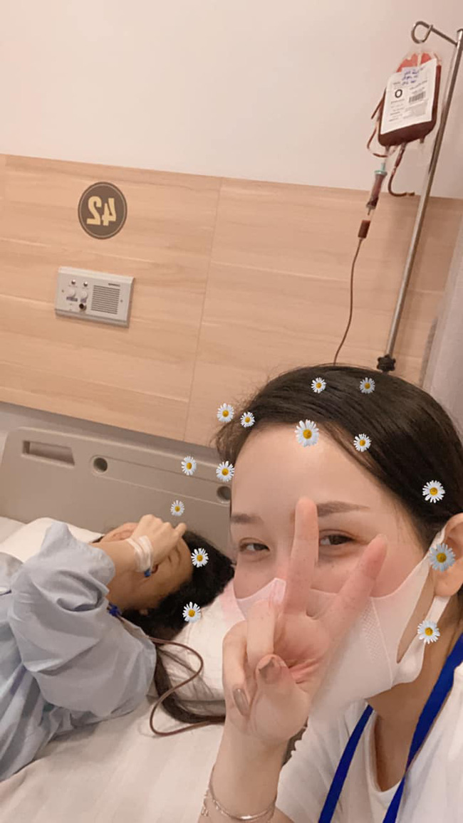 Quá trình xạ trị đầy đau đớn của nữ MC thời tiết mắc ung thư: Phát hiện dấu hiệu bệnh chỉ 10 ngày, từ tóc đến lông mi lông mày đều rụng sạch-5