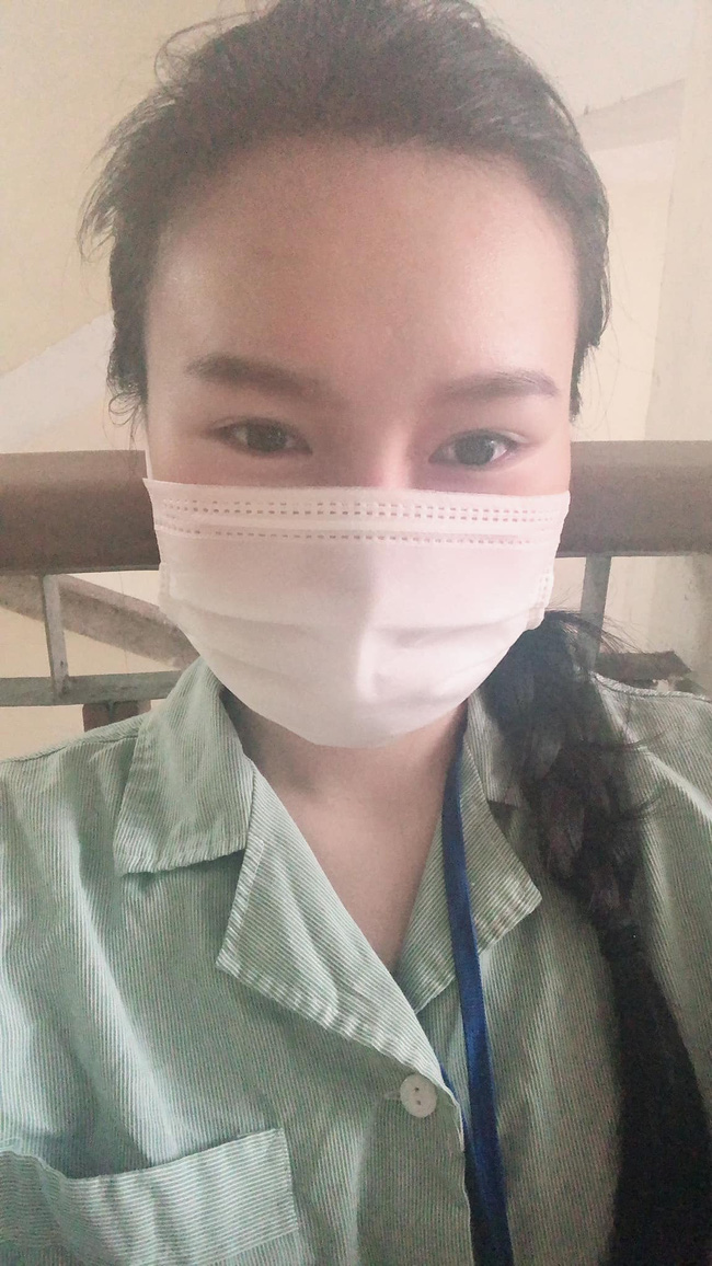 Quá trình xạ trị đầy đau đớn của nữ MC thời tiết mắc ung thư: Phát hiện dấu hiệu bệnh chỉ 10 ngày, từ tóc đến lông mi lông mày đều rụng sạch-9