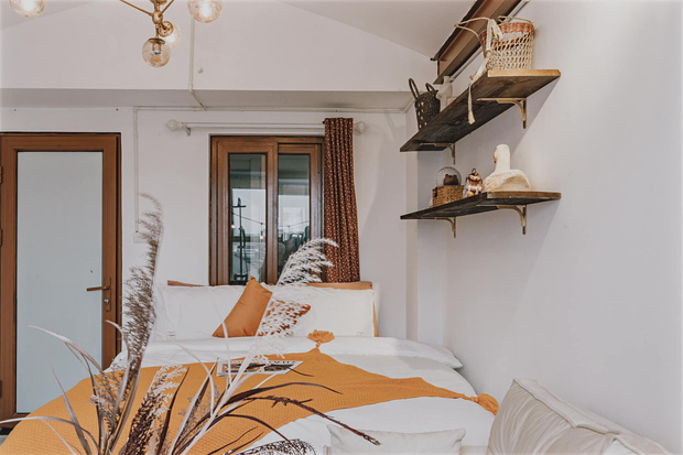 Cô nàng trổ tài biến hoá phòng thờ thành phòng gác mái Tây Tây, riêng chiếc bồn tắm chill như ở resort-7