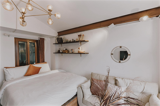 Cô nàng trổ tài biến hoá phòng thờ thành phòng gác mái Tây Tây, riêng chiếc bồn tắm chill như ở resort-8