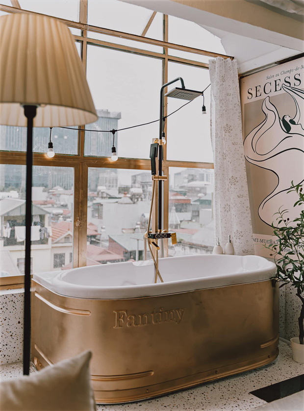 Cô nàng trổ tài biến hoá phòng thờ thành phòng gác mái Tây Tây, riêng chiếc bồn tắm chill như ở resort-10