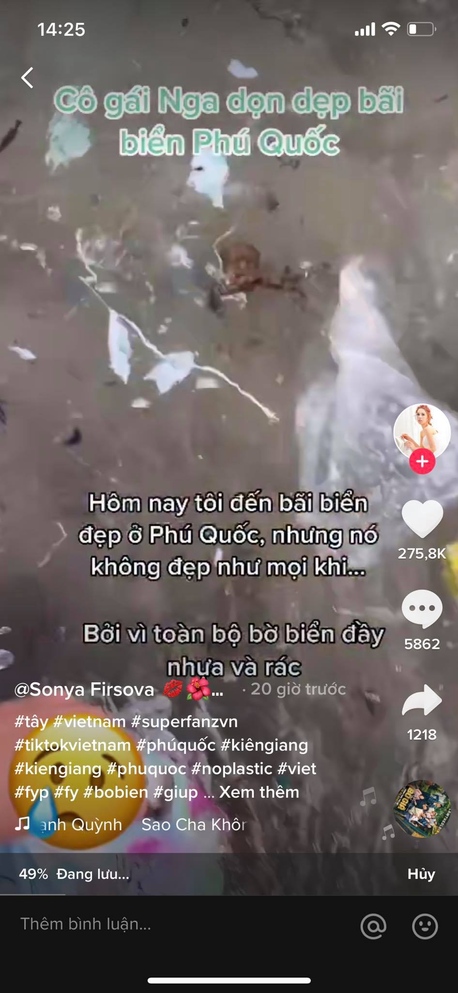 Xôn xao cảnh cô gái Nga quay clip tắm biển Phú Quốc ngập đầy rác và hành động ngay sau đó cùng người dân khiến ai cũng bất ngờ-1