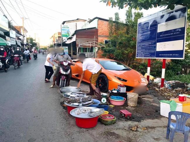 Xôn xao hình ảnh người phụ nữ dùng xe hơi đi bán cam lề đường: Câu chuyện phía sau gây tò mò-5
