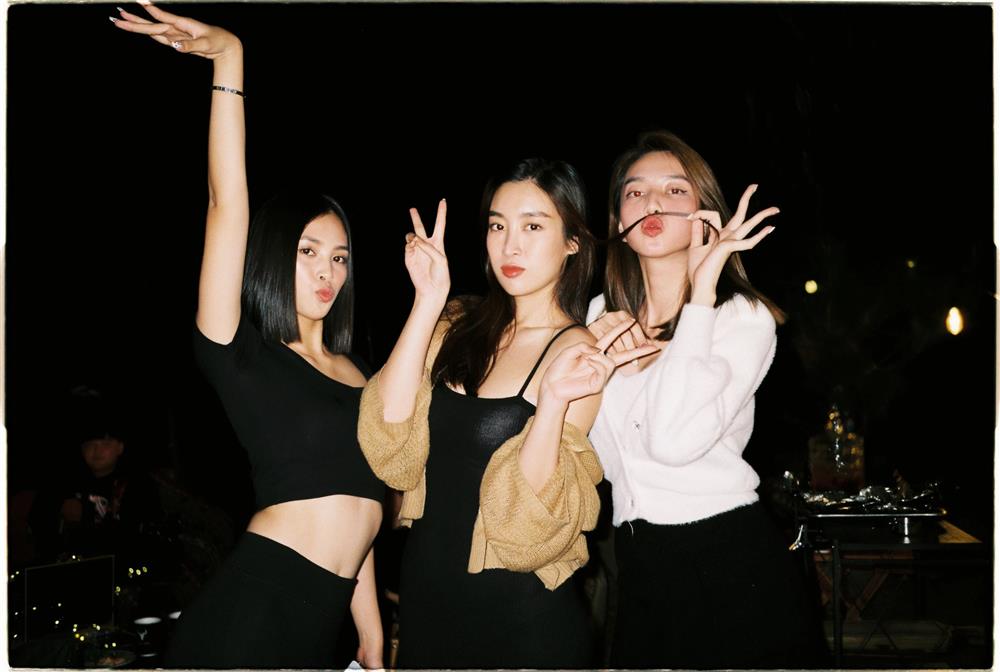 HH Đỗ Mỹ Linh có thù với nội y lắm, 5 lần 7 lượt mắc lỗi khiến dân tình chán không buồn nhắc-2