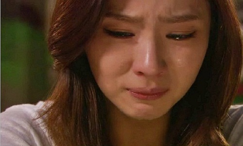 Lên thăm mà con gái 10h sáng chưa dậy, ngại với thông gia tôi vào gọi thì hoảng hốt thấy thứ lộ ra dưới lớp áo con mặc-2