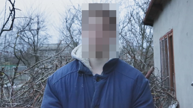 Nghe tiếng la hét hoảng loạn, vợ chạy vào nhà thấy chồng gục chết với nhiều vết dao đâm, nguyên nhân bắt nguồn từ suy nghĩ bệnh hoạn của cậu con trai 19 tuổi-1