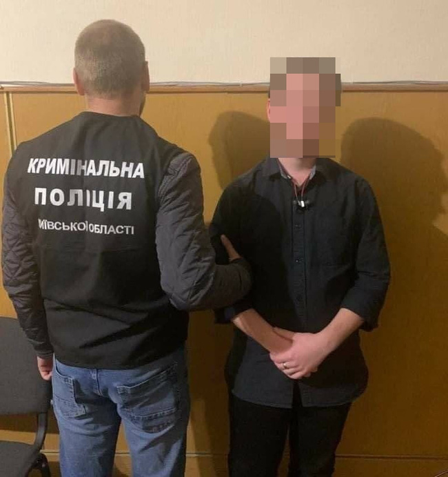 Nghe tiếng la hét hoảng loạn, vợ chạy vào nhà thấy chồng gục chết với nhiều vết dao đâm, nguyên nhân bắt nguồn từ suy nghĩ bệnh hoạn của cậu con trai 19 tuổi-4