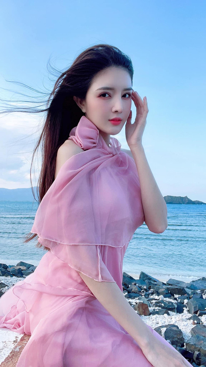 Người tình một thời của Bùi Anh Tuấn gây chú ý với loạt ảnh táo bạo-7