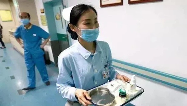 Người phụ nữ 36 tuổi bị vỡ mạch máu, thối nhiều lỗ lớn trên phổi, bác sĩ xót xa: Có nhiều bạn trẻ như thế-2