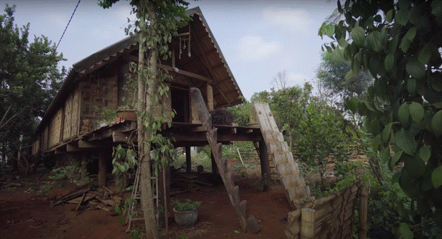 Hoa hậu HHen sửa nhà hết 2,5 tỷ để báo hiếu, kể chuyện mẹ từng phải bán dây chuyền để xây nhà nghe mà thương-1