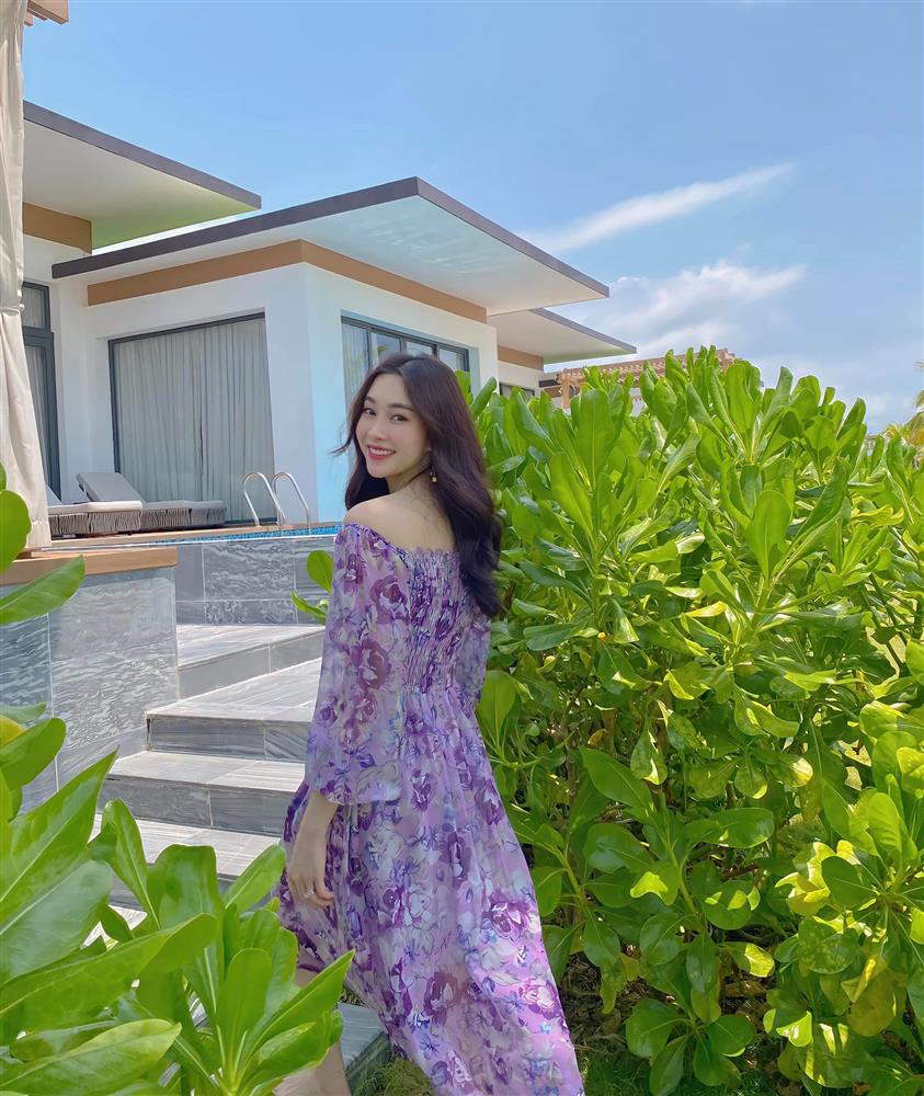 Khoe vai trần với đầm hoa trễ vai, Lan Ngọc đọ sắc cùng HH Thu Thảo: Hai nhan sắc đẹp đến ná thở-4