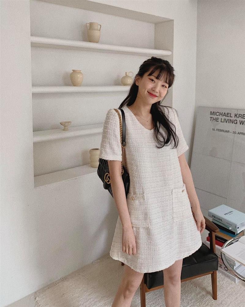 Hè đến là gái Hàn lại diện đủ kiểu váy trắng siêu trẻ xinh và tinh tế, xem mà muốn sắm cả lố về nhà-11