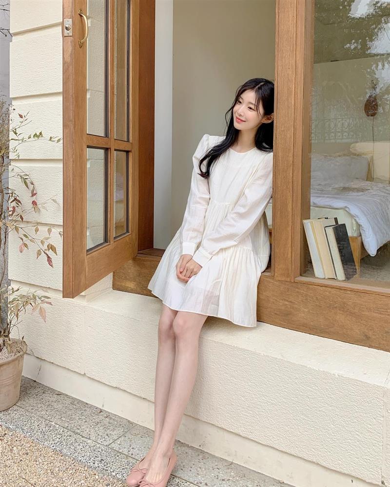 Hè đến là gái Hàn lại diện đủ kiểu váy trắng siêu trẻ xinh và tinh tế, xem mà muốn sắm cả lố về nhà-6