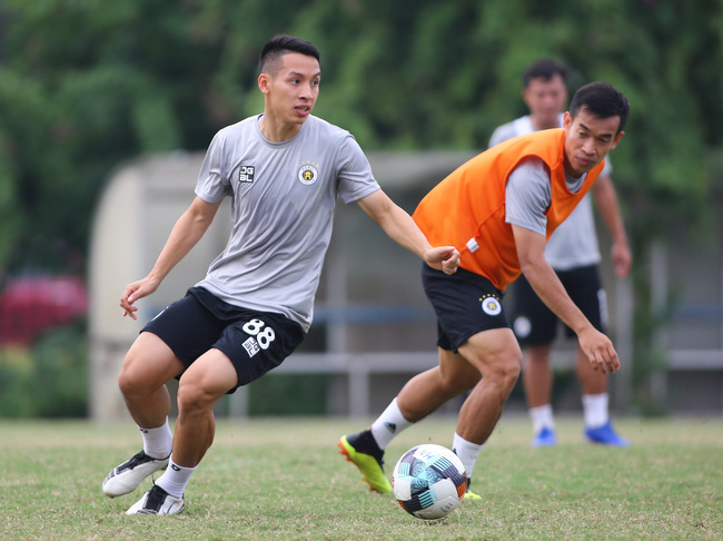 Chân dung Đỗ Hùng Dũng - cầu thủ 28 tuổi tài năng vừa gặp tai nạn kinh hoàng trên sân cỏ: Chủ nhân Quả bóng vàng 2019, con trai đầu lòng mới hơn 1 tuổi-6