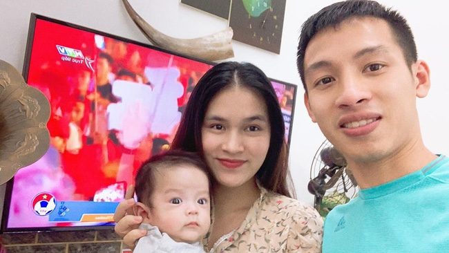 Chân dung Đỗ Hùng Dũng - cầu thủ 28 tuổi tài năng vừa gặp tai nạn kinh hoàng trên sân cỏ: Chủ nhân Quả bóng vàng 2019, con trai đầu lòng mới hơn 1 tuổi-9