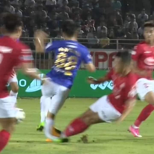 Chuyến bay dài nhất cuộc đời: Câu chuyện của cô nhân viên bán quần áo và dòng chữ sau tấm ảnh cưới của người hùng sân cỏ Đỗ Hùng Dũng-1