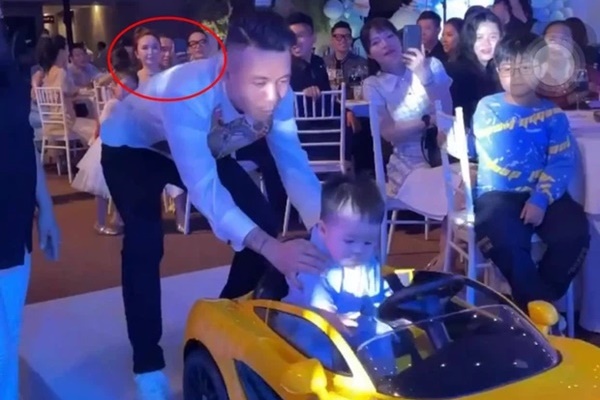 Sống ảo quá đà, vợ 2 Minh Nhựa chỉnh ảnh méo cả cửa-12