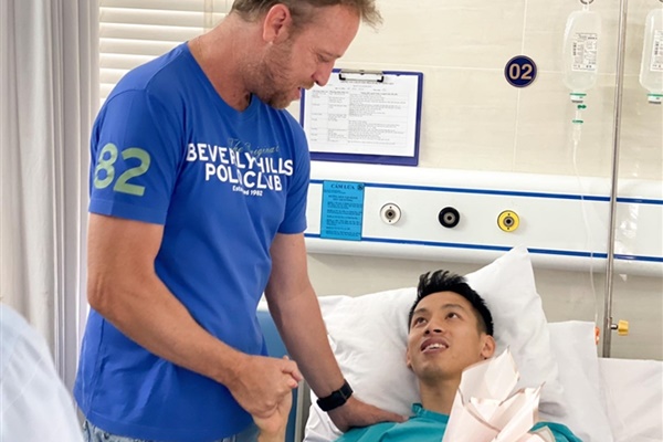 Hùng Dũng cao thượng, không trách Hoàng Thịnh sau pha va chạm lạnh người-1