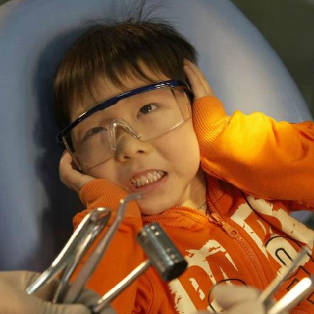 Bé 3 tuổi không bao giờ ăn đường nhưng miệng vẫn đầy răng sâu: Bố mẹ cần lưu ý những vấn đề được nha sĩ chỉ ra-5