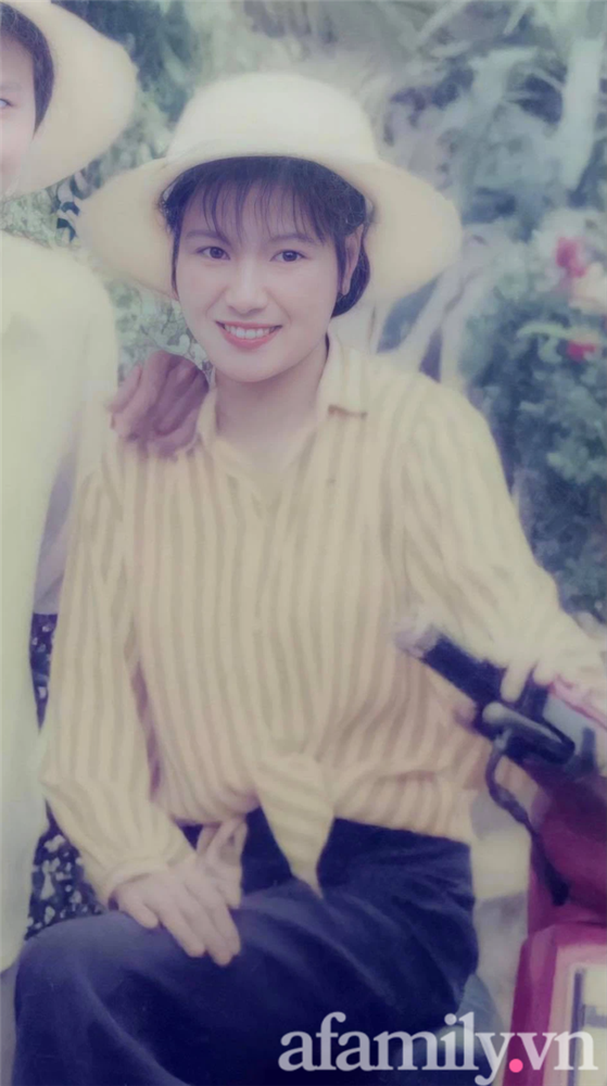 Lễ cưới không cỗ bàn của đôi vợ chồng cách đây 30 năm: Thấy cô gái chăn trâu xinh đẹp, chàng trai mê mẩn rồi dùng chiêu mặt dày, thành công lừa nàng về dinh!-2