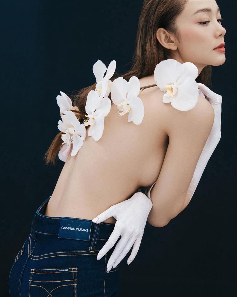 Từng bị tuýt còi về chiếc quần xuyên thấu, giờ đây Minh Hằng khoe dáng táo bạo nhưng cao sang hơn nhiều-3