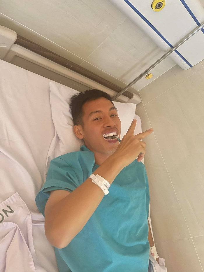 Hùng Dũng bơ phờ sau ca mổ, Mộc Trinh vẫn lầy lội chọc cười chồng bằng được-2